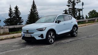 Der überarbeitete Volvo C40 ist in drei Ausführungen erhältlich: als Single-Motor-, Single-Motor-Extended-Range- und Twin-Motor-Variante. (Bild: Mauritz)