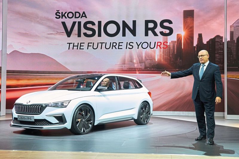 Dafür war sogar Skoda-Vorstandschef Bernhard Maier nach Paris gereist. (Bild:Skoda)