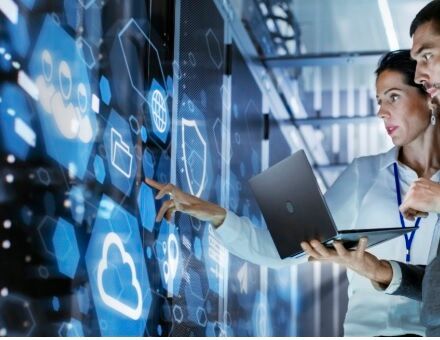 Die Menschen, die in sogenannten IKT-Jobs arbeiten, werden zwar immer mehr, aber die Stellenausschreibungen weniger. Hinzu kommt, dass Deutschland, um den Bedarf zu decken, von ausländischen Experten abhängig ist. Hier eine Analyse ...(Bild:  Gogojack)