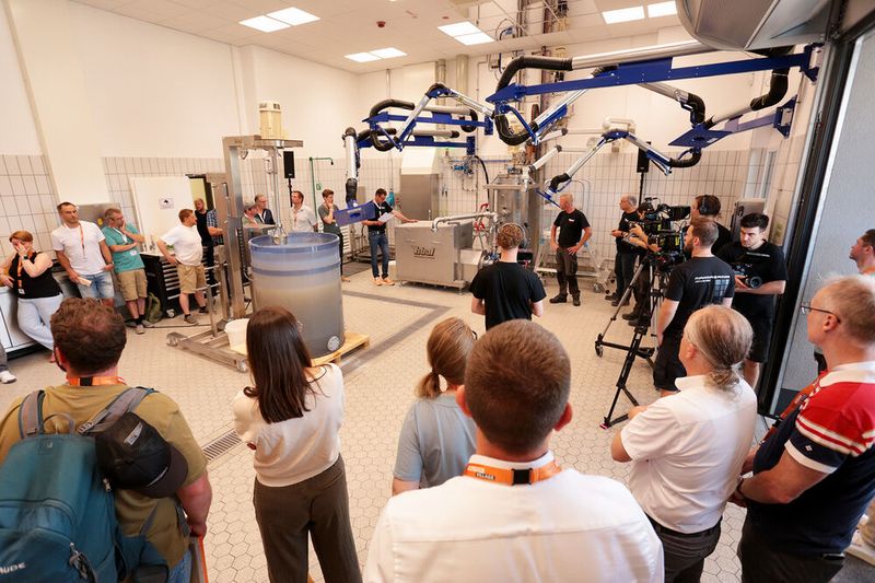 Die Live-Versuche im Ystral-Technikum stießen auf großes Interesse. (Bild: Ystral)