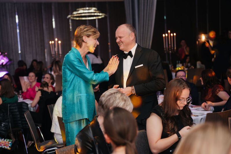 Gentlemen welcome! Bei der Abendgala waren einige männliche Begleiter mit dabei. (Bild: Manuell Emme Fotografie)