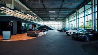Burmester hat in Elmshorn seinen neuen Mercedes-Betrieb eröffnet. (Walter Burmester GmbH / Medienkapitän UG)