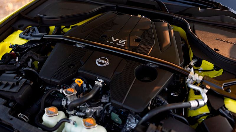 Unter der Fronthaube sitzt ein Drei-Liter-V6-Biturbo mit 299 kW/406 PS. ( Auto-Medienportal.Net)