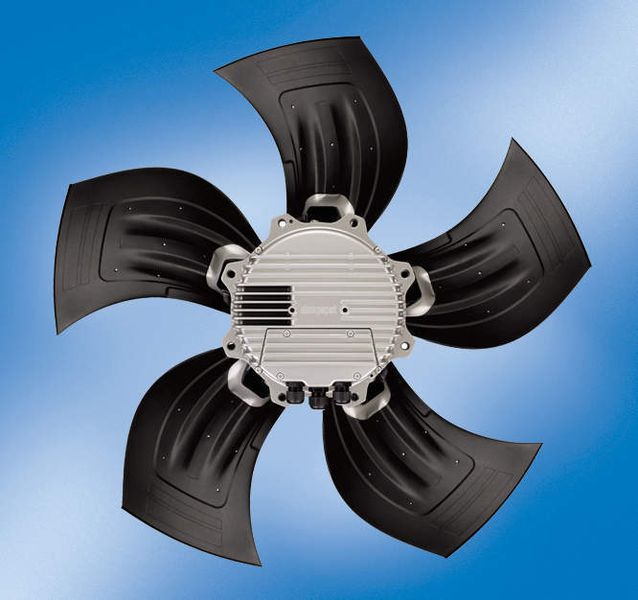 EC- und AC-Ventilatoren mit der neuen HyBlade-Technologie: Sie werden in den Baugrößen 500 bis 990 mm angeboten und decken damit die unterschiedlichsten Anwendungen im Bereich der Kälte- und Klimatechnik ab. (Archiv: Vogel Business Media)