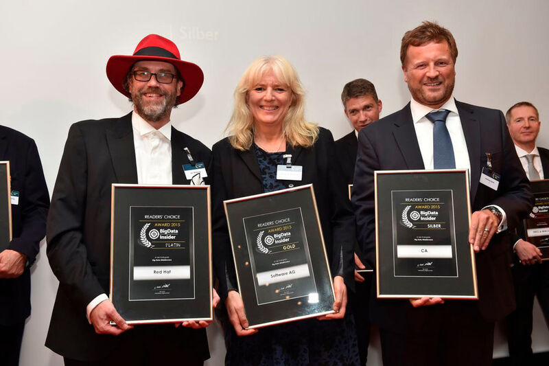 In der Kategorie Big Data Middleware wurde Red Hat mit Platin, die Software AG mit Gold und CA mit Silber ausgezeichnet. Von links: Jan Wildeboer, Bärbel Strothmann und Andreas Gerst (VIT)