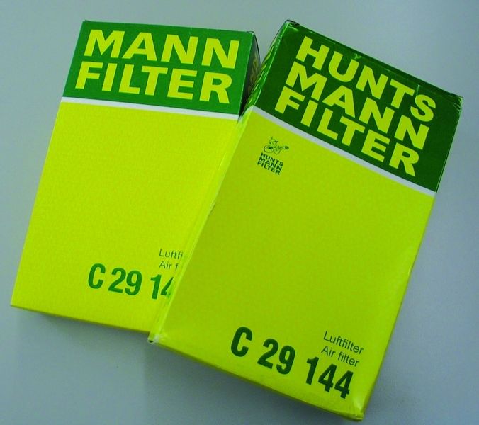 Profis fällt der Unterschied sofort ins Auge: Die Fälschung des Mann+Hummel-Produkts trägt zusätzliche Phantasienamen und -labels. Ob der Laie den Unterschied erkennt, ist fraglich. (Archiv: Vogel Business Media)