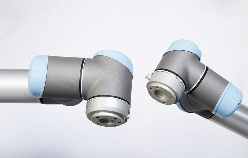 UR10 und UR5 im Detail. (Bild: Universal Robots)