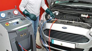 Von seinem „Baby“ ist Ulf Kotzerke voll und ganz überzeugt. Schließlich sind dank des WOW-Produktmanagers auch jede Menge praktische Erfahrungen in die Geräteneuentwicklung der Coolius-Reihe geflossen. Die stellt der Werkstattausrüster übrigens seit Kurzem selbst her. (Bild: Dominsky)