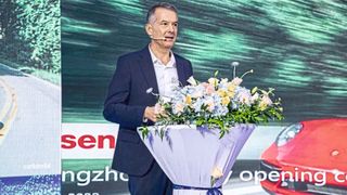 Rosenberger: CEO Asia Pacific und General Manager von Rosenberger Changzhou Olaf Scale bei der Eröffnung des neuen Werk für Automotive-Komponenten in China. (Bild: Rosenberger)