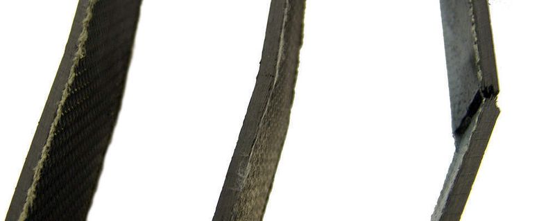 Splittergefahr verringert: Durch eine gewebeverstärkte Elastomerschicht wird das FVK-Bauteil nach einem Bruch weiterhin zusammengehalten (links mit gummiertem Aramid, in der Mitte mit gummiertem Vectran, rechts ohne Gummierung). Bild: Kraiburg (Archiv: Vogel Business Media)