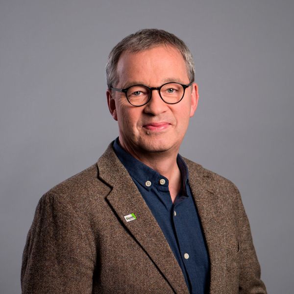 Olaf Bandt, BUND-Vorsitzender: „Mehrweg sollte schnellstens der günstigere und übliche Standard werden, noch fristen wiederverwendbare Verpackungen ein absolutes Nischendasein. Einheitliche Pfandsysteme machen Mehrwegverpackungen für Verbraucherinnen und Verbraucher sowie Unternehmen aller Größen gleichermaßen zugänglich. Hier muss die Politik handeln, dann kann es keine Ausreden mehr geben.“ (Bild: Simone M.Neumann - www.simone-m-neumann.de)