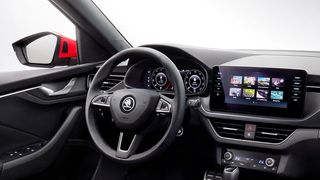 Nach einem Unfall erfolgt bei 26.000 Skoda-Modellen möglicherweise keine Kontaktaufnahme über das vorgeschriebene E-Call-Notrufsystem. (Bild: Skoda)