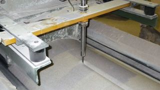 Durch die Kenntnis der Korngrößenverteilung per Online-Korngrößenanalyse vor und nach jedem Prozessschritt wird mit dem sogenannten Geoscanner – anders als bei stichprobenartigen Laboruntersuchungen – eine permanente automatische Qualitätskontrolle möglich. (Bild: IPC/Tipco  )