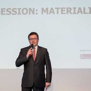 Heinrich Timm, Mitglied des Vorstands des Carbon Composites e. V. (CCeV) und ehemals Leiter des Audi-Leichtbau-Zentrums, fungierte als Chairman der Session Materialien.