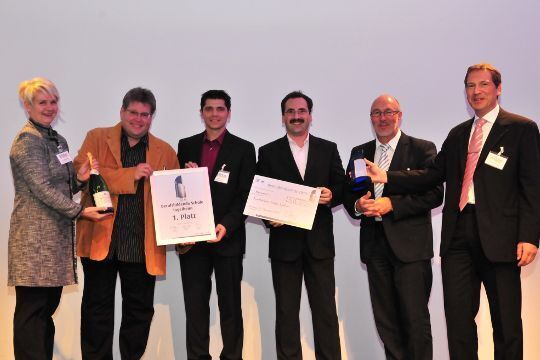 ... das Kollegium Berufsbildenden Schule aus Ingelheim am Rhein. Sie belegte den 1. Platz bei den kleineren Berufsschulen. (Archiv: Vogel Business Media)