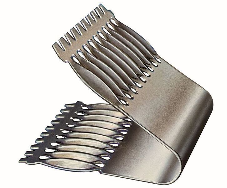 Im versilberten Alukörper des Gabelsteckers GSR 5 sorgt die V-Förmige Kontaktlamelle Multilam LAI GSR für verlässlichen Kontakt. Bild: Kontaktlamelle (Stäubli Electrical Connectors)