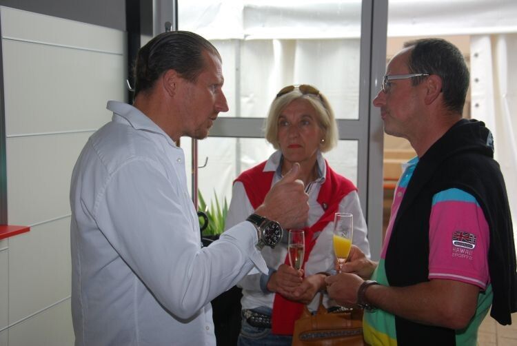 Die Veranstaltung lieferte den Rahmen für den Austausch mit Kunden, Geschäftspartnern und Lieferanten. (Foto: Wenz)