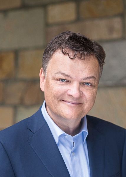 Ford-Manager Ulrich Stuhec übernimmt die Rolle des Chief Technology Officer (CTO) bei Streetscooter und wird die Produktentwicklung sowie die neue Plattform- und Technologieentwicklung inklusive autonomes Fahren vorantreiben. Auch wird er für die China-Expansion des Unternehmens zuständig sein. Der bisherige CTO Fabian Schmitt wird eine neue Aufgabe im Unternehmen übernehmen.  Ulrich Stuhec hat in global leitender Funktion unter anderem die Entwicklung selbstfahrender Fahrzeuge bei der Ford Motor Company in den USA mit vorangebracht. Insgesamt bringt er 25 Jahre Erfahrung in der Automobilentwicklung bei Ford in den USA und Brasilien sowie bei BMW in München mit. In verschiedenen Management-Positionen war er an der Entwicklung von zahlreichen Pkws und Trucks, SUVs und Nutzfahrzeugen für die Märkte in den USA, Europa, China, Indien, Brasilien und Russland beteiligt. Seine Karriere begann er in der Fertigungsplanung und im Inhouse Consulting bei BMW. (Streetscooter)