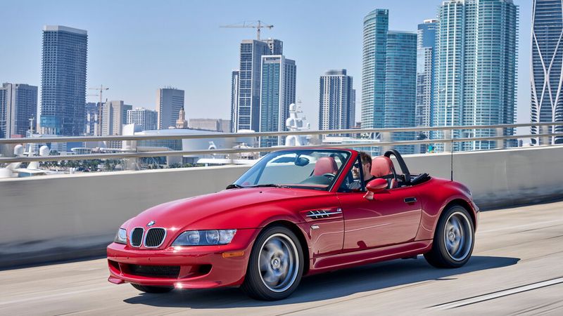 Undercover-Racer: Der 321 PS starke M Roadster ist fast nur an Bugschürze und Rädern zu erkennen. (Bild: BMW)