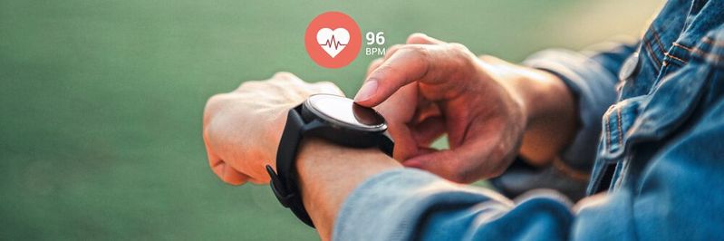 Biosensoren in Smart Watches: sie messen Puls und Blutdruck. Der Bedarf an Biosensoren soll in den nächsten Jahren weiter ansteigen.(Bild:  (c) oatawa - stock.adobe.com)