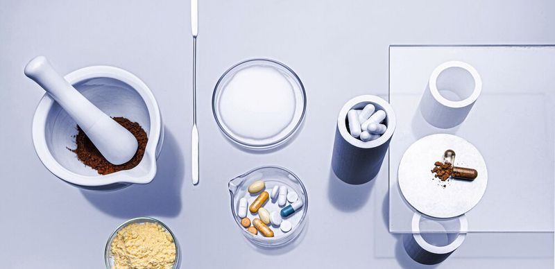 Abb.1: Fließverhalten von Pulvern und Auflösegeschwindigkeit von Tabletten lassen sich über Dichtemessungen charakterisieren. Wie das gelingt, lesen Sie hier.(Bild:  Anton Paar GmbH)