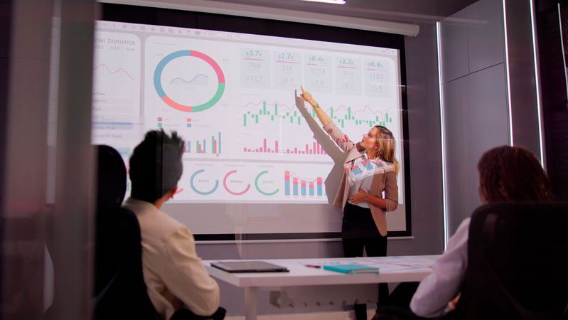 Mit einer positiven Stimmung können auch trockene Themen gut vermittelt werden. (Bild:  Andrey Popov - stock.adobe.com)