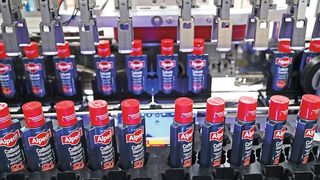 La experiencia en componentes se une a los conocimientos sobre sistemas: gracias al Dr. Kurt Wolff, se logró reducir en más de dos tercios los desechos en la producción de champú utilizando el medidor de caudal Flowave. (Imagen:Bürkert Fluid Control)