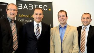 Auch in der neuen Geschäftsstelle für österreichische Kunden da (v.l.n.r.): Peter Hönle, Peter Gruber, Dominic Doppelbauer und Arnes Music.  (Bild: Babtec)