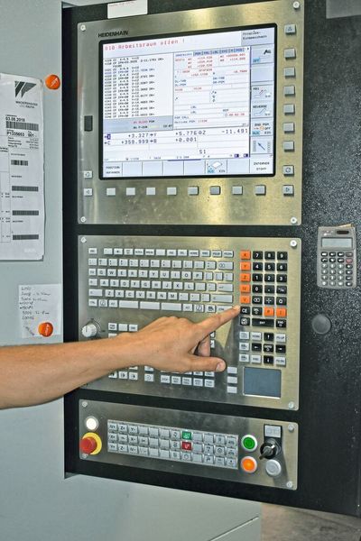 Die POSmill CE 1000 ist standardmässig mit einer Heidenhain iTNC 530 ausgerüstet. (PL Lehmann)