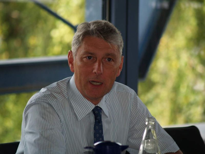 TAK-Geschäftsführer Rüdiger Semper stellte die Software „Autoglas Plus“ vor. (Archiv: Vogel Business Media)