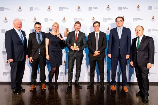 Der 2. Platz in der Kategorie „Forschung & Entwicklung in KMU“ geht an Cubicure: v.l.n.r. Wolfgang Hofer, Thomas Förster, Enita Muzaferovic, Robert Gmeiner, Projektleiter Christian Gorsche, Jürgen Stampfl und Erich Hampel Der 2. Platz in der Kategorie „Forschung & Entwicklung in KMU“ geht an Cubicure: v.l.n.r. Wolfgang Hofer, Thomas Förster, Enita Muzaferovic, Robert Gmeiner, Projektleiter Christian Gorsche, Jürgen Stampfl und Erich Hampel