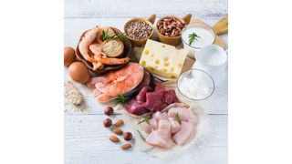 Vitamin B12 ist fast ausschließlich in tierischen Lebensmitteln vorzufinden – z.B. in Fisch, Fleisch, Milchprodukten und Eiern. (©aamulya - stock.adobe.com)