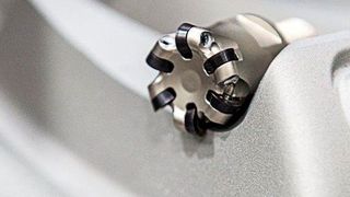 Die Prozesssicherheit und längere Laufleistung mit der smarten Wendeschneidplatte soll durch höhere Schnittdaten (noch) nicht gefährdet werden. (Pokolm)