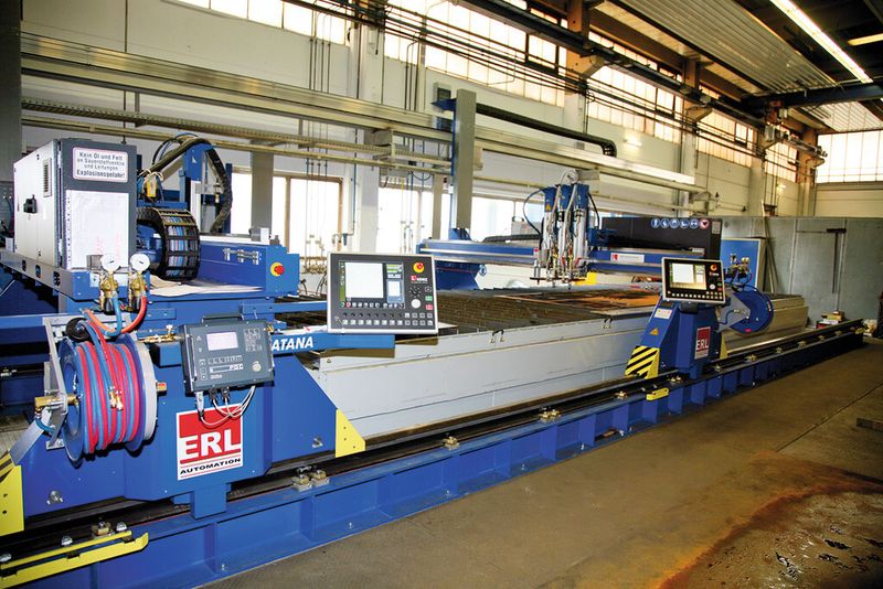 Die Erzeugung der thermischen Blechzuschnitte findet bei Goldhofer inzwischen auf den beiden neuen Deltatec-Portalmaschinen statt. (Bild: ERL Automation)