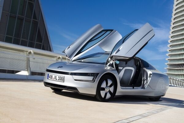 Der VW XL1: das Hybridfahrzeug braucht nur 0,9 Liter Sprit auf 100 Kilometern. Zurück zum Artikel (Volkswagen)