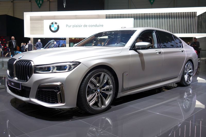 BMW zeigt den 7er als Messepremiere. Die überarbeitete Version mit der markanten Nase wurde aber bereits im Herbst vorgestellt. (Wehner/»kfz-betrieb«)