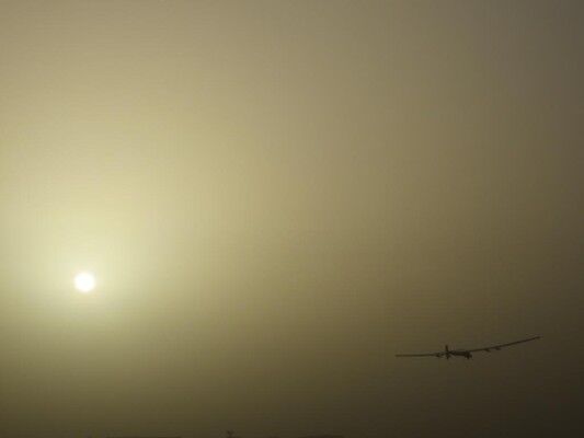 Solar Impulse 2: Erste Etappe, Abu Dhabi (Vereinigte Arabische Emirate) nach Muscat (Oman) (Bild: ABB)