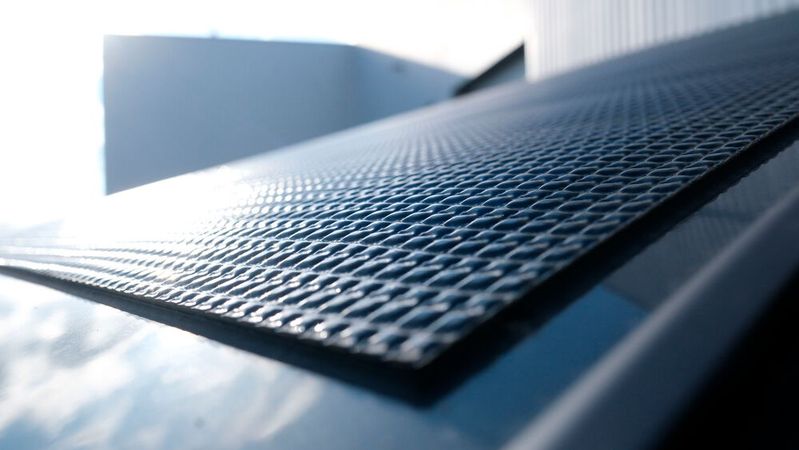 Im sächsischen Zwenkau entsteht ein Werk für fahrzeugintegrierte Photovoltaik.(Bild:  Opes Solar Mobility)