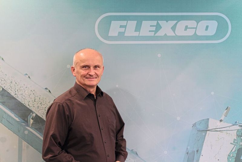 Harry Schiminski, Flexco: „Der Kontakt zwischen Abstreifblatt und Förderband muss immer gleichbleibend sein. Ein Abstreifer, der zwar vorhanden ist, seine Aufgabe aber nicht ausreichend erfüllt, vermittelt schnell ein falsches Gefühl der Sicherheit.“  (Bild: Flexco Europe)