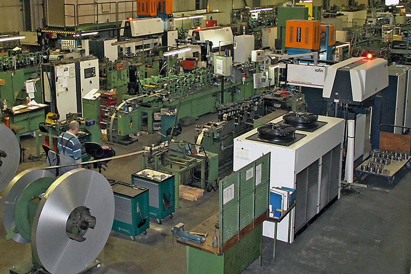 Bild 2: Drei CO2-Slab-Laser mit Profile Welding System ersetzen inzwischen die fünf alten WIG-Schweißanlagen bei Esta Rohr. (Bild: Rofin)