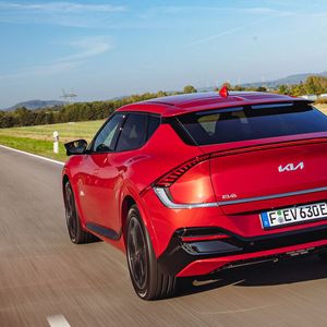 Der EV6 ist wahlweise mit einem oder zwei Elektromotoren erhältlich.(Bild:  Kia)