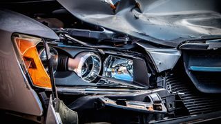 Ersatzteile für Autos werden immer teurer. Die neuerliche Preissteigerung wird Kfz-Versicherern Milliardenverluste bescheren. Autofahrer werden wohl mit höheren Versicherungsbeiträgen rechnen müssen. (Bild: frei lizenziert)