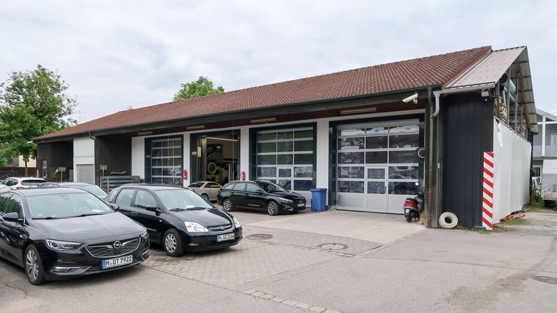 Auch dieses Nachbargebäude wurde vom Autohaus Frisch übernommen und umgebaut. (Bild: Diehl – VCG)