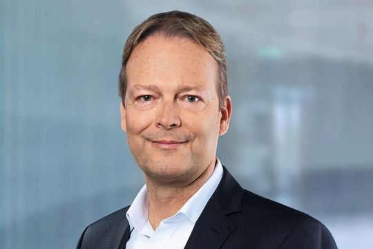 Ton Büchner verfügt über einen Masterabschluss in Bauingenieurwesen der Technischen Universität Delft (Niederlande) sowie über einen Master of Business Administration (MBA) des IMD in Lausanne.(Bild:  Georg Fischer AG)