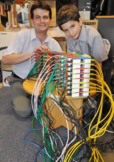 Iridis Pi: Supercomputer bestehend aus 64 Raspberry Pi und Lego-Steinen, erbaut von Professor Simon Cox von der Universität Southampton und seinem Team (Bild: Simon Cox)