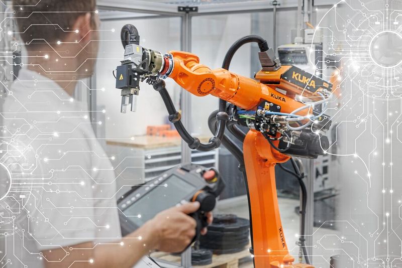 Roboter entwickeln sich von programmierbaren Maschinen zu intelligenten Kollaborateuren, die lernen, sich anpassen und sicher Seite an Seite mit Menschen arbeiten können. (Bild: Kuka Group)