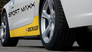 Dunlop war im Goodyear-Konzern lange als die sportlichere der beiden Premiummarken platziert.  (Bild: Rosenow – VCG)