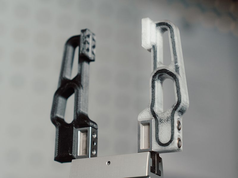 Als mögliche Anwendungen nennt BigRep großformatige Verbundbauteile aus PETG, Polyamid (PA) und PP – insbesondere mechanisch belastbare Betriebsmittel, Leichtbau-Strukturteile aus Hochleistungsmaterialien für die Luft- und Raumfahrt, sowie Orthesen oder Prothesenkomponenten. (Bild: BigRep)