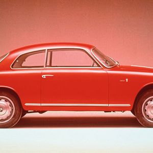 1954: Präsentation der Alfa Romeo Giulietta Sprint auf dem Turiner Salon. Aus ursprünglich 1.000 geplanten Einheiten wurden bis zum Jahr 1965 knapp 40.000 des bei Bertone gebauten Coupés.(Bild:  Alfa Romeo/Stellantis)