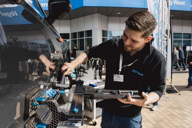 Carbon wird mit seinen Systemen erneut im Außenbereich der WKST präsent sein und Instandsetzung zum Anfassen bieten.(Bild:  Stefan Bausewein)